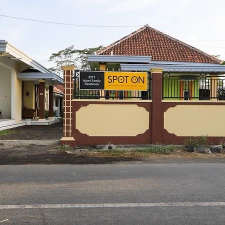 Spot On 2371 Islami Family Residence Banyuwangi  Exterior photo