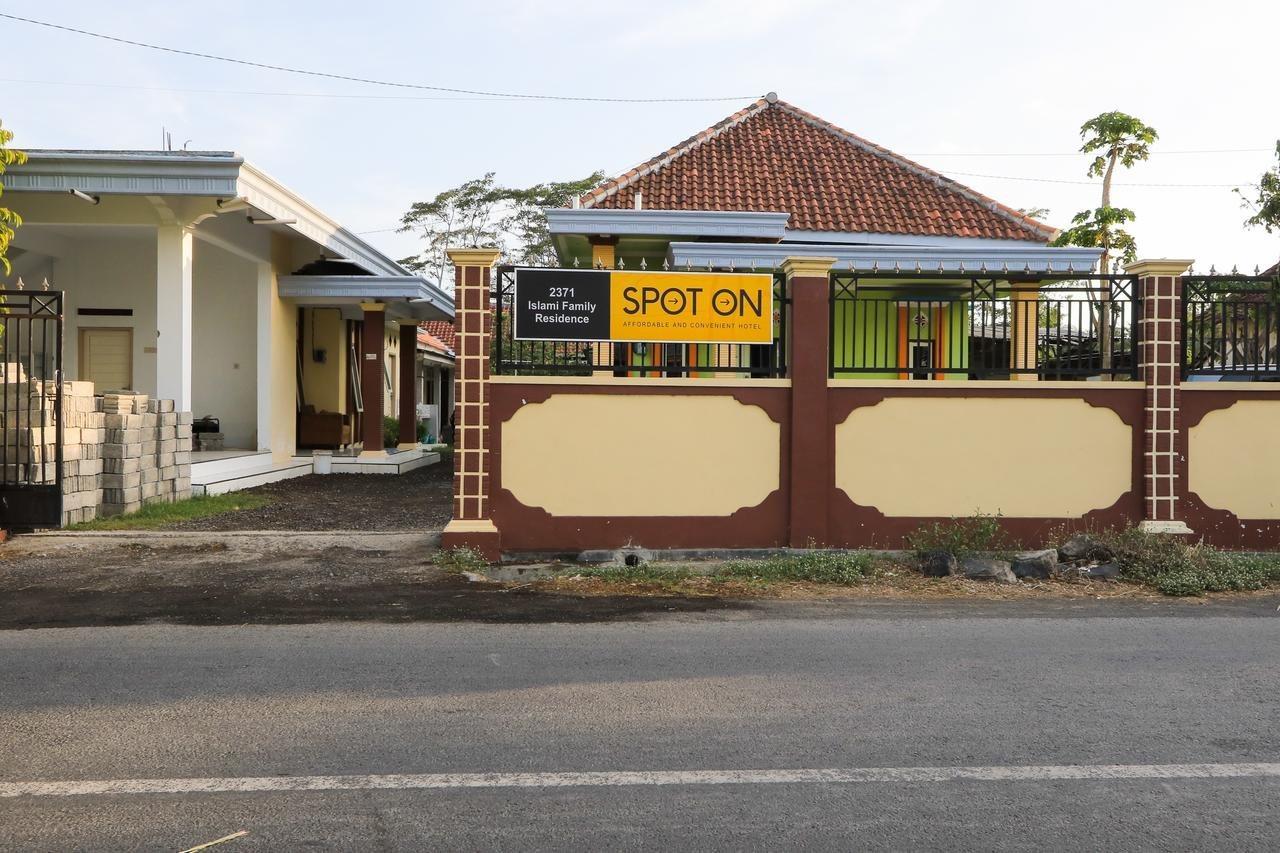 Spot On 2371 Islami Family Residence Banyuwangi  Exterior photo